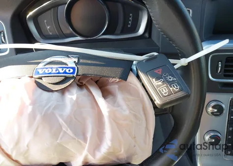 2017 Volvo S60 T5 Dynamic z USA, uszkodzony, nr VIN YV126MFL9H2425498